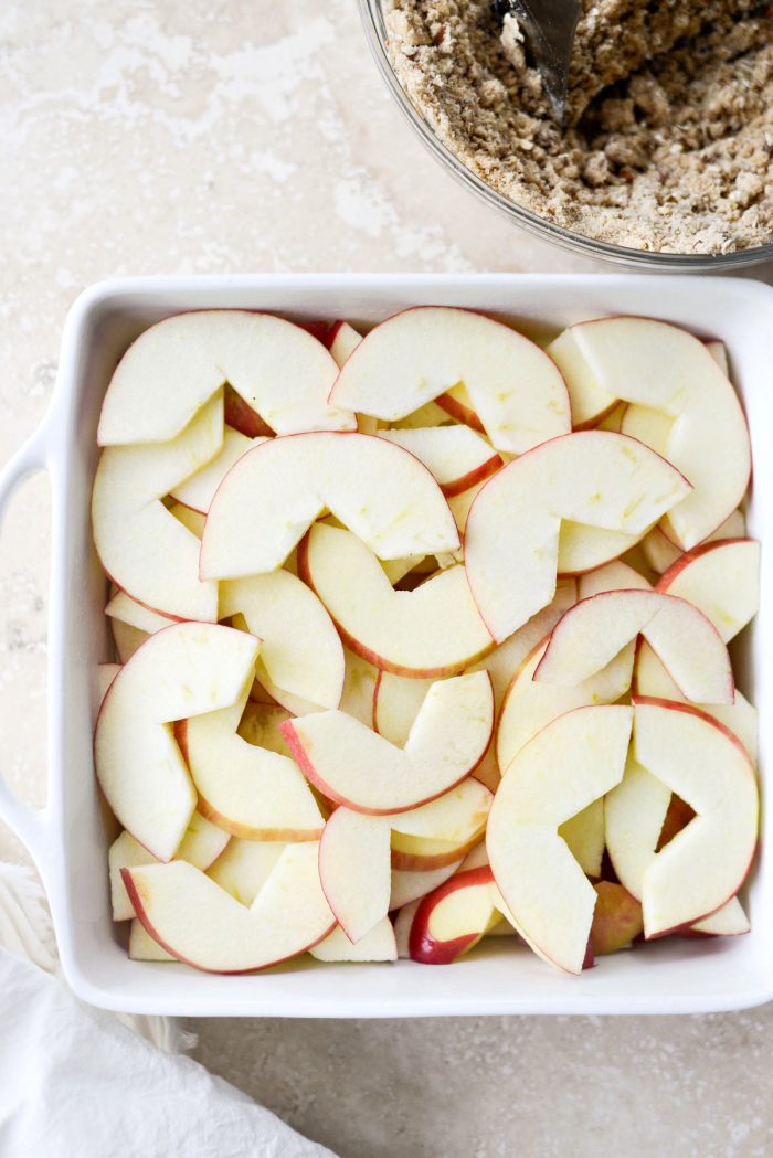 apples arranged in an 8x8 or 9x9 baking dish