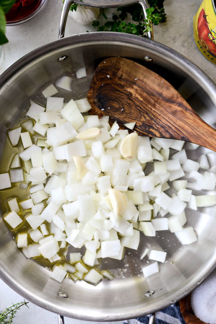 onions, garlic and oil in a deep skillet