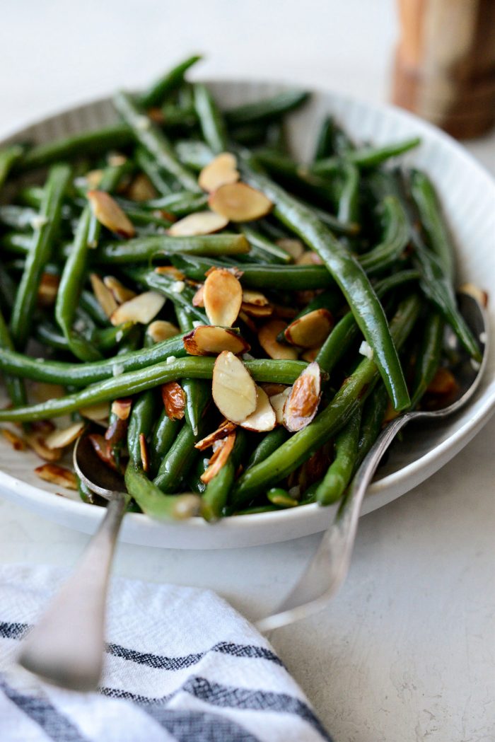 garlicky green beans almondine