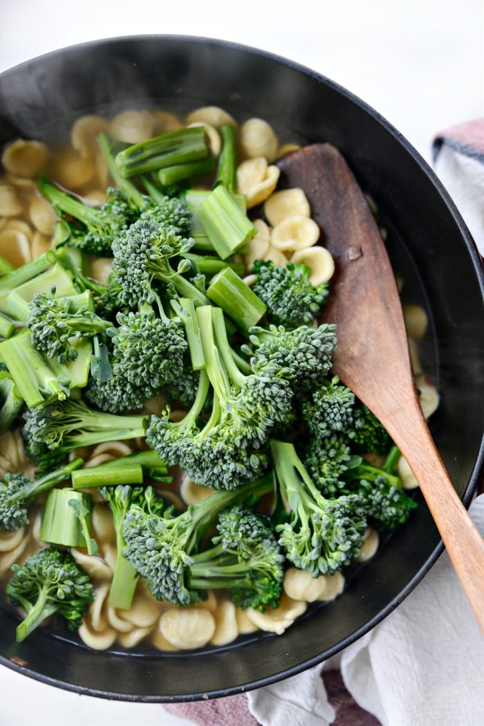add chopped broccolini to pasta