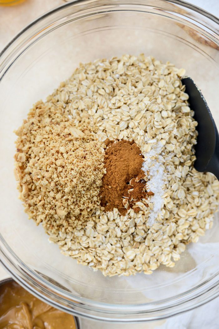 oats, peanuts and spices in glass bowl.