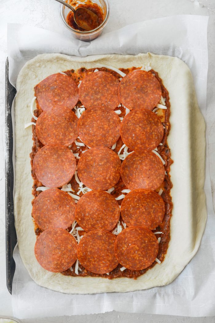 sprinkle with a little cheese and arrange pepperoni