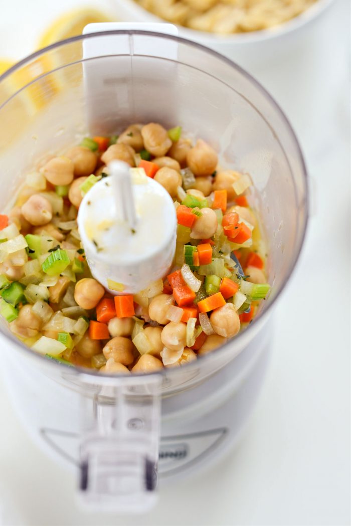 transfer chickpeas and veggies to food processor