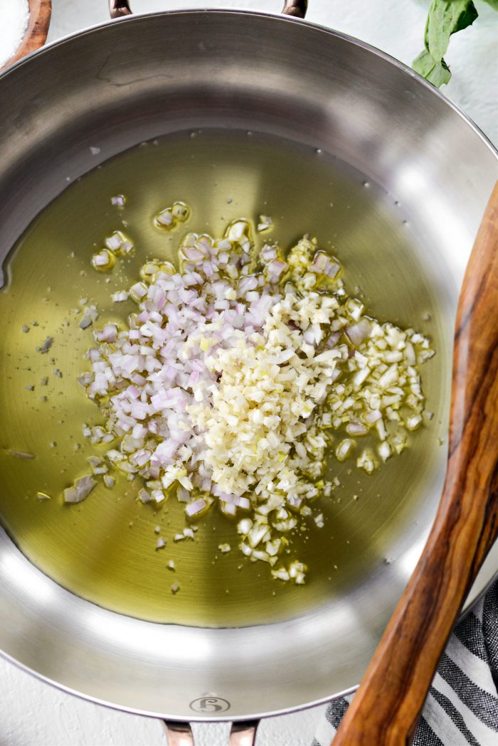 skillet with olive oil, shallot and garlic