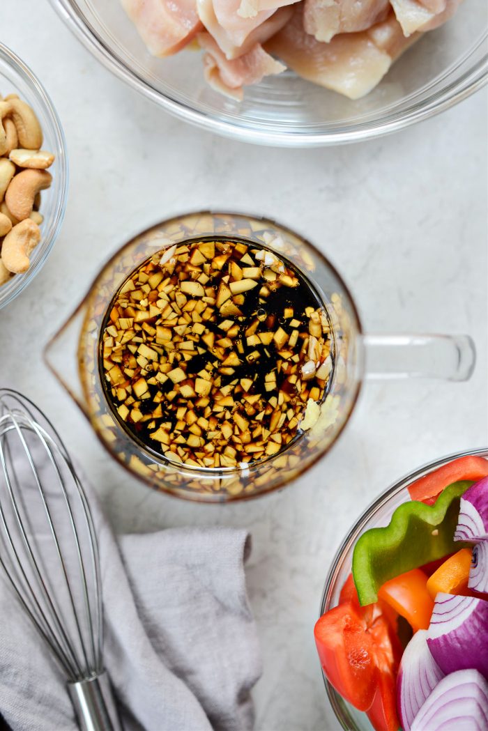 Asian Cashew Chicken Mason Jar Salad - Simply Scratch