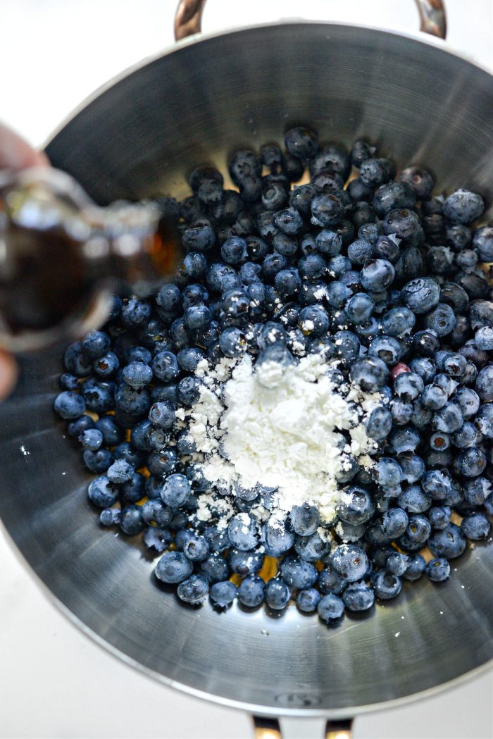 cornstarch and vanilla to blueberries