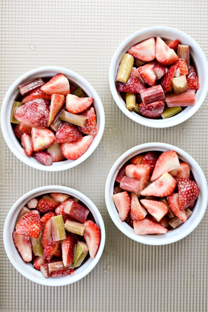 fill ramekins with fruit mixture
