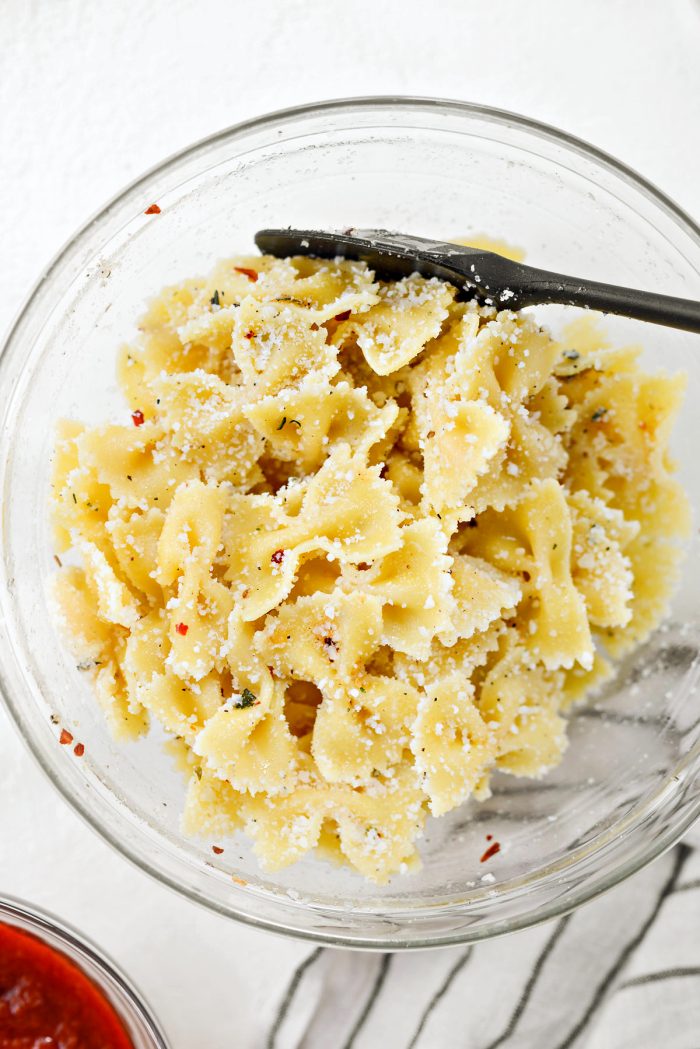 seasoned cooked pasta