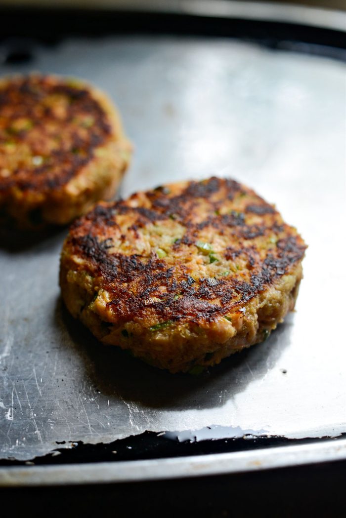 seared salmon burgers