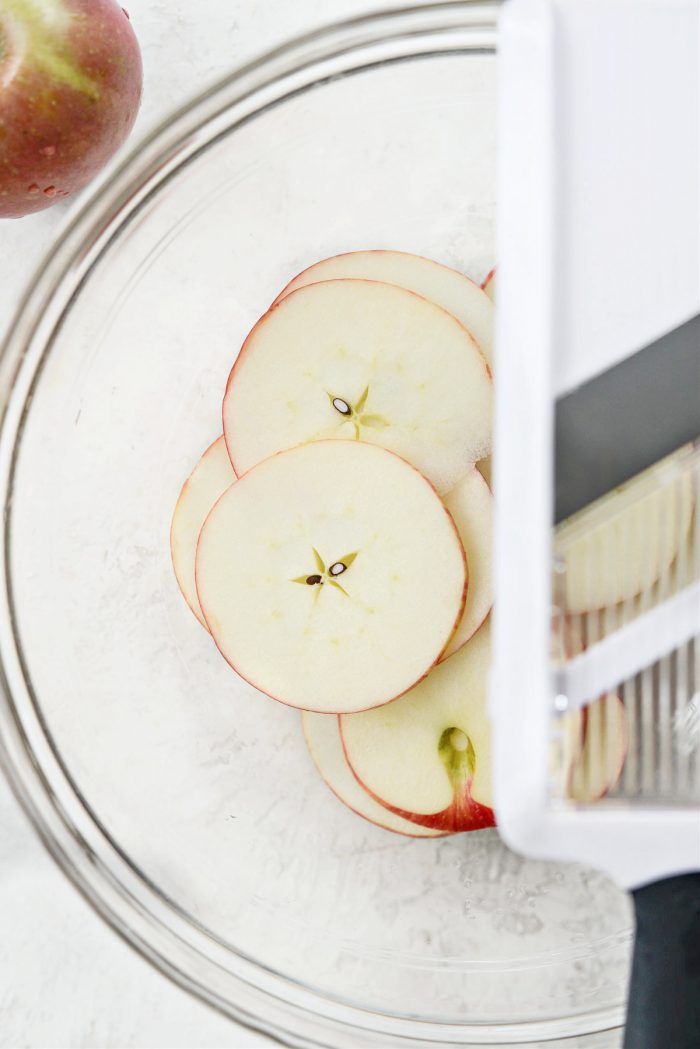 sliced apples