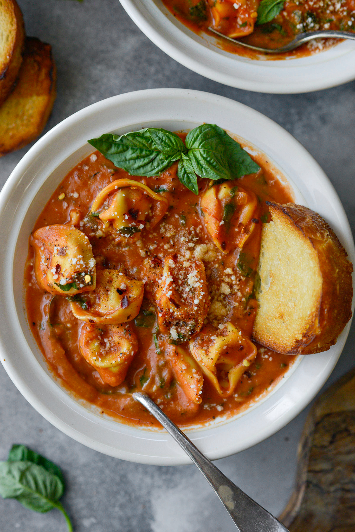 https://www.simplyscratch.com/wp-content/uploads/2021/12/Creamy-Tomato-Parmesan-Tortellini-Soup-l-SimplyScratch.com-30.jpg