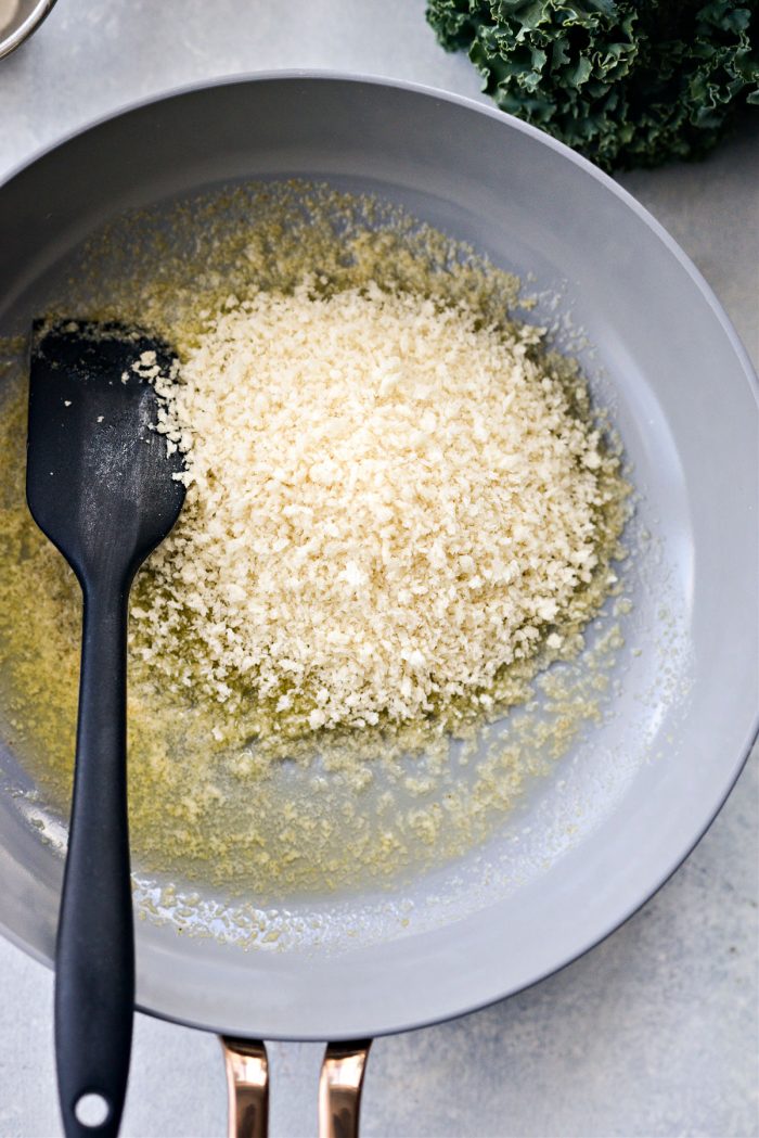 butter, garlic powder and panko in a skillet