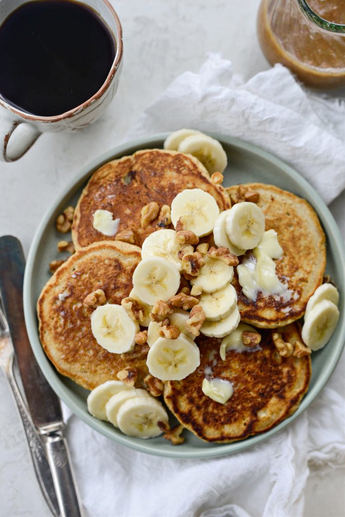 spread with butter and top with bananas and walnuts