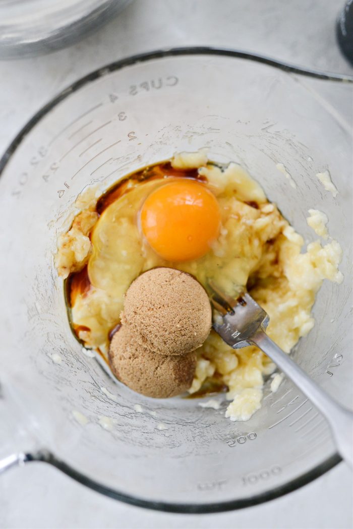 egg, vanilla, brown sugar and mashed banana