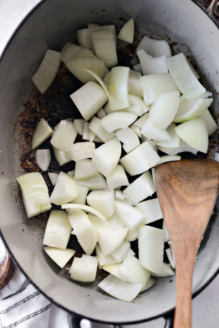 add onions to dutch oven