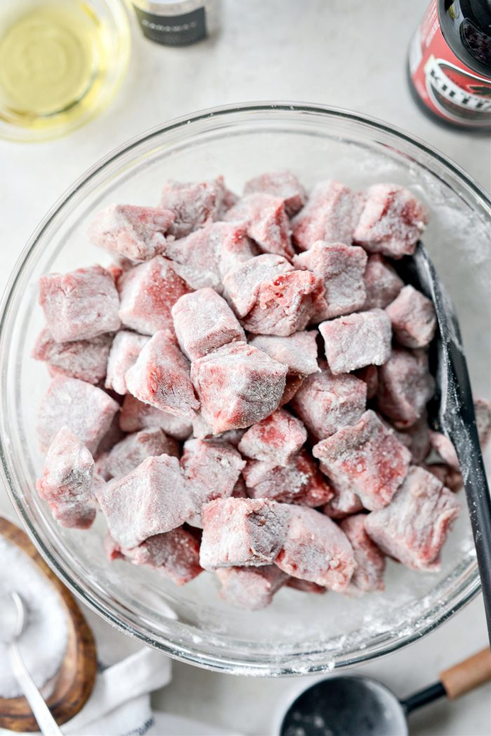 coat beef cubes in flour