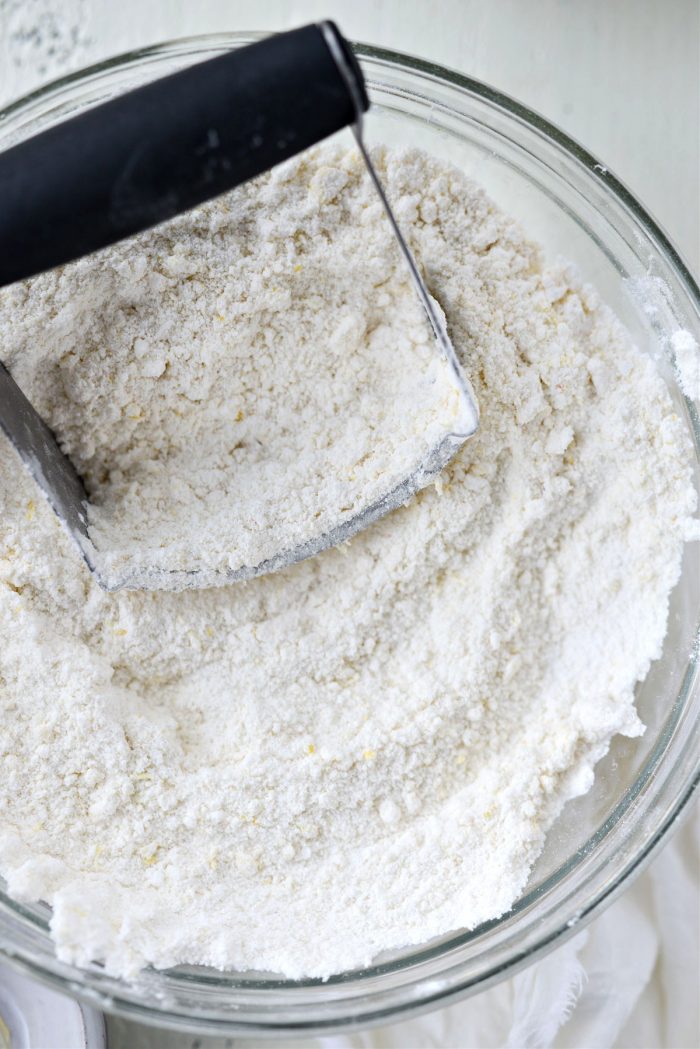 cut butter into flour with pastry blender