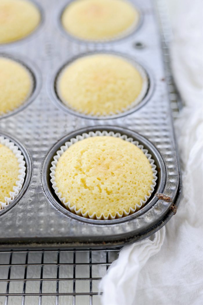 freshly baked Lemon Cupcakes