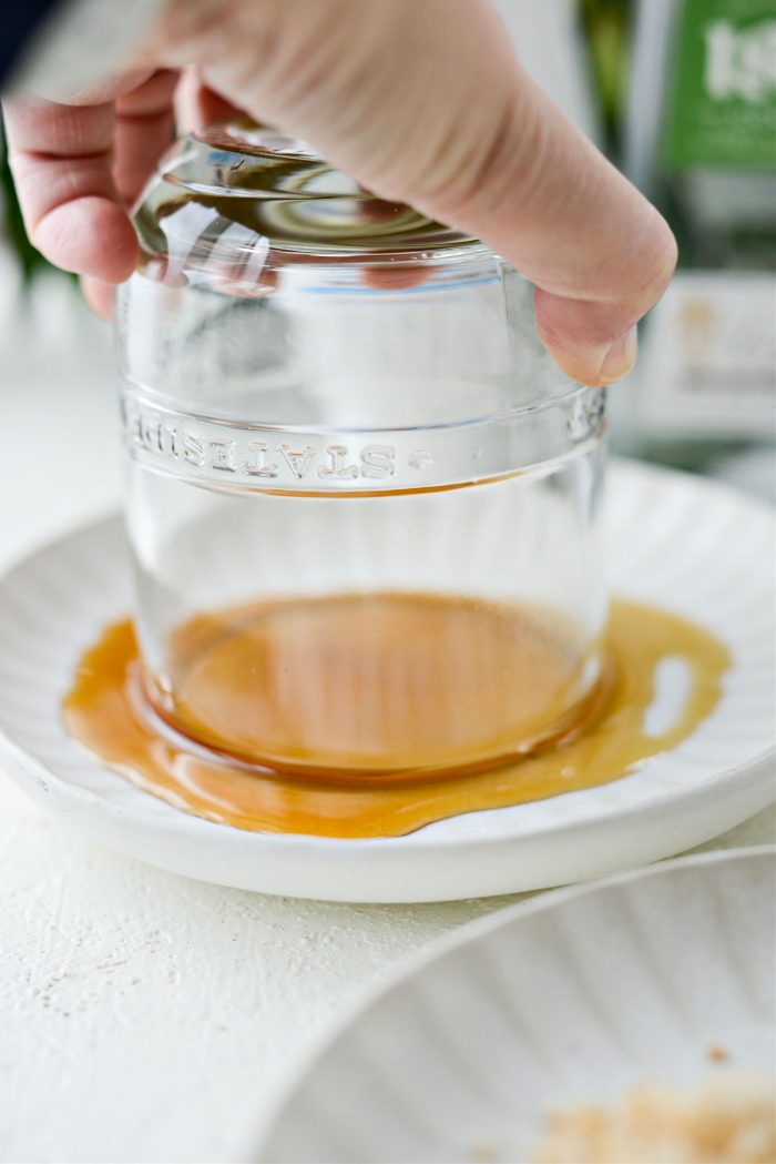 dip rim of glass in agave or maple syrup