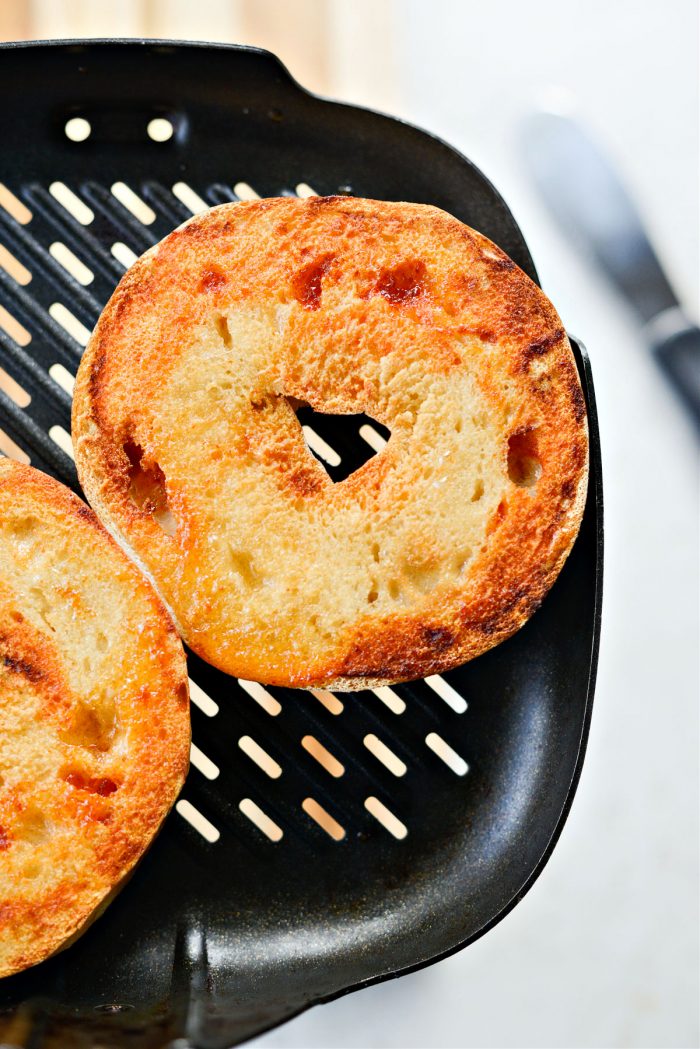 toasted honey sriracha bagel