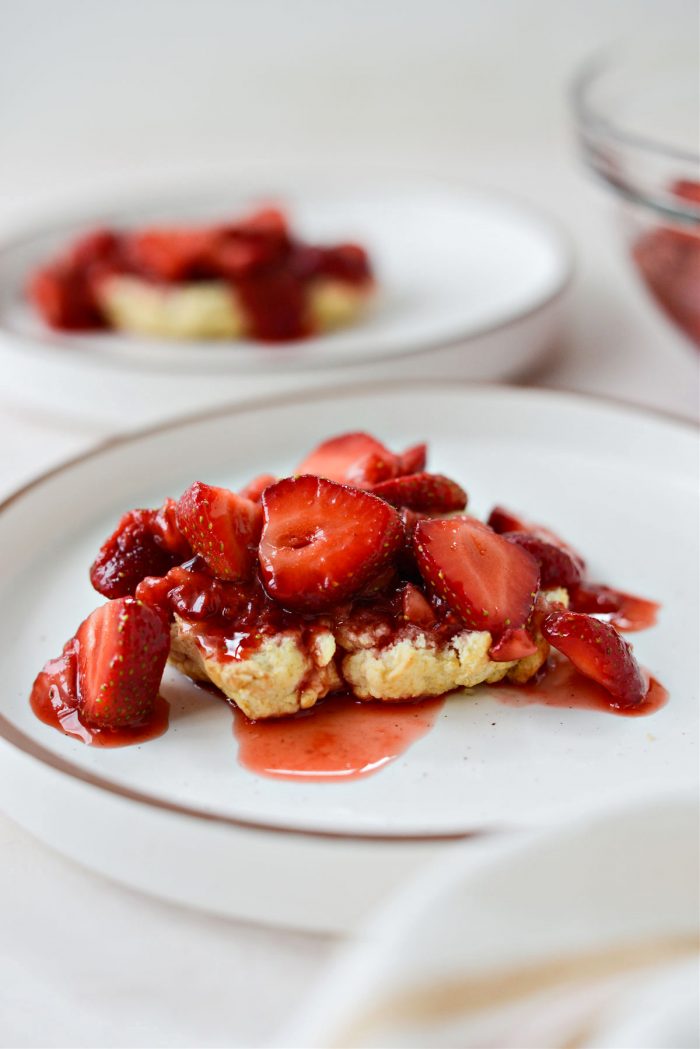 layer bottom half of shortcake and top with strawberries