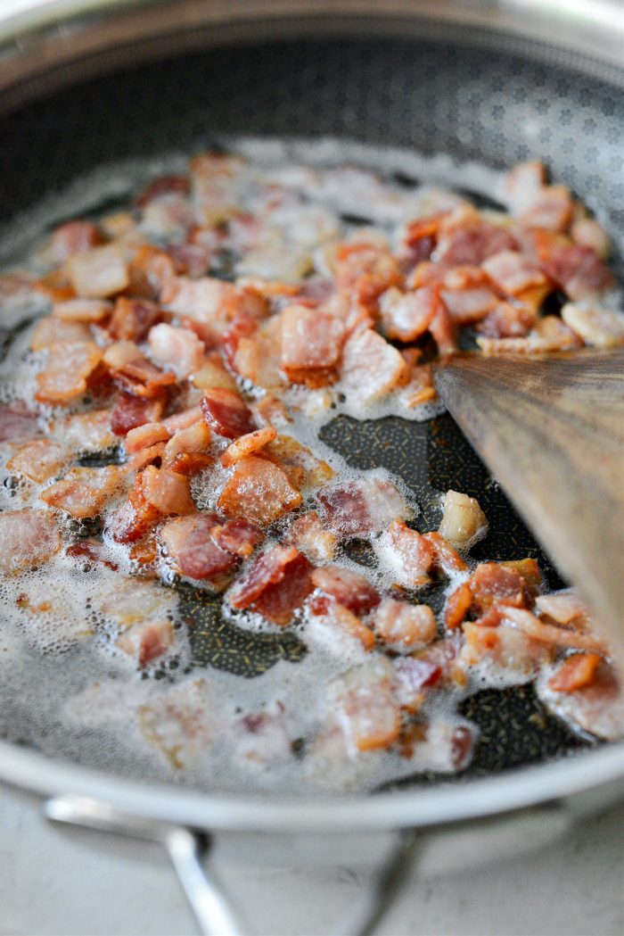 cooked bacon pieces