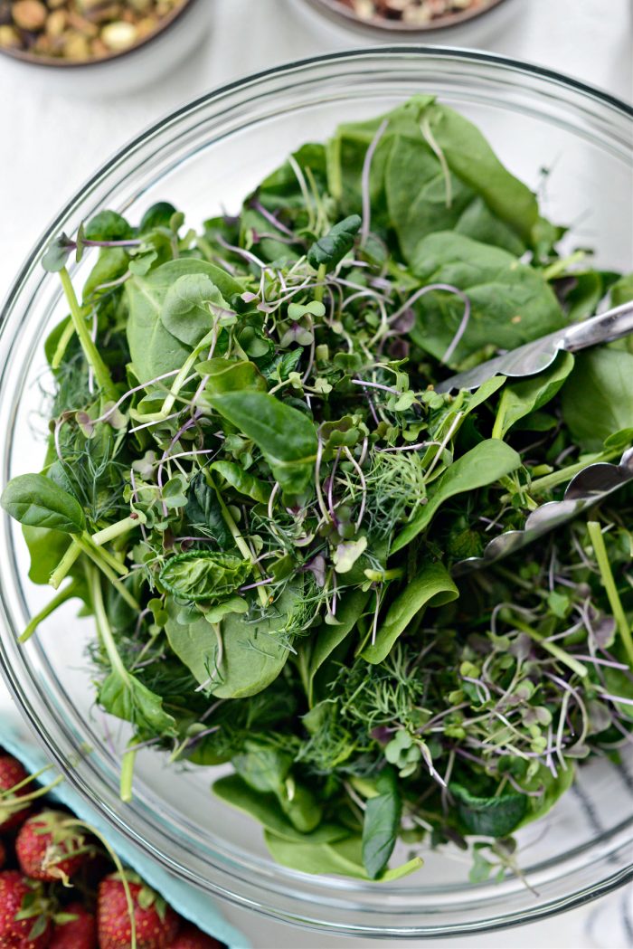 tossed spinach salad and herbs