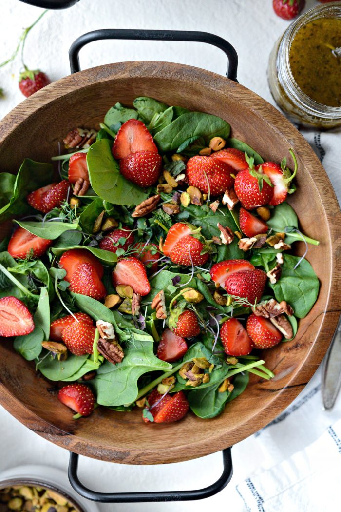 add strawberries, chopped pistachios and toasted pecans