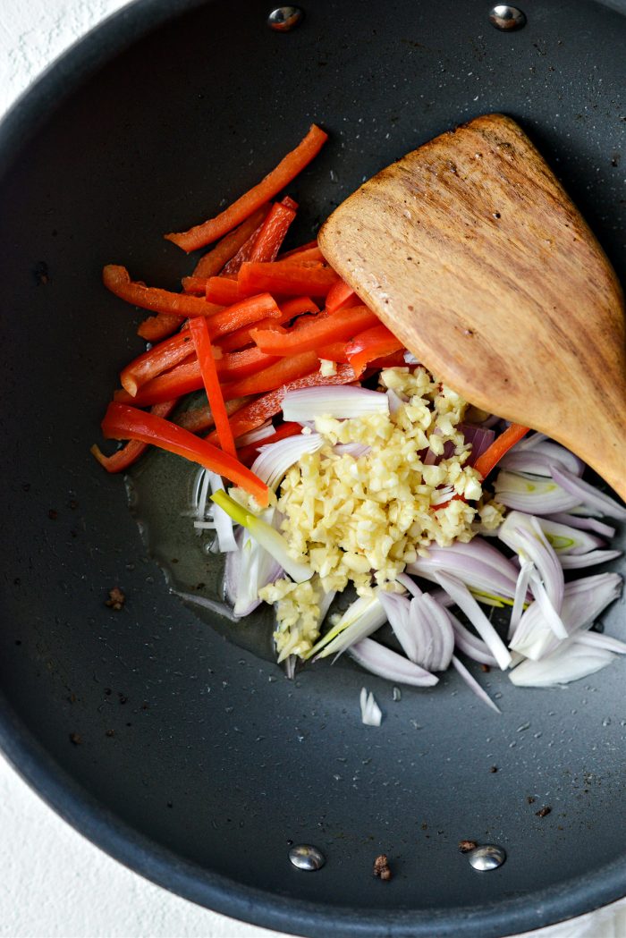 add rest of oil, veggies and garlic