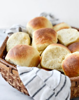 Easy Homemade Dinner Rolls