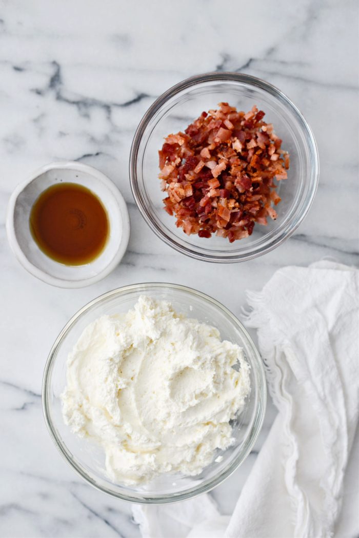 ingredients for maple bacon cream cheese