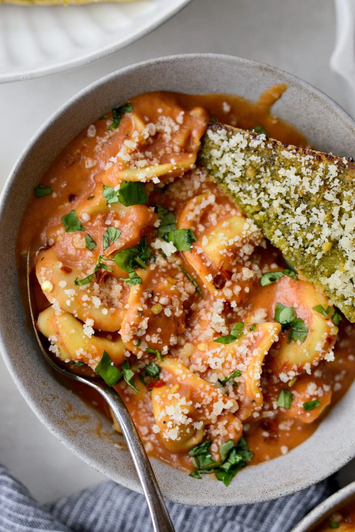 Tortellini pasta alla vodka soup
