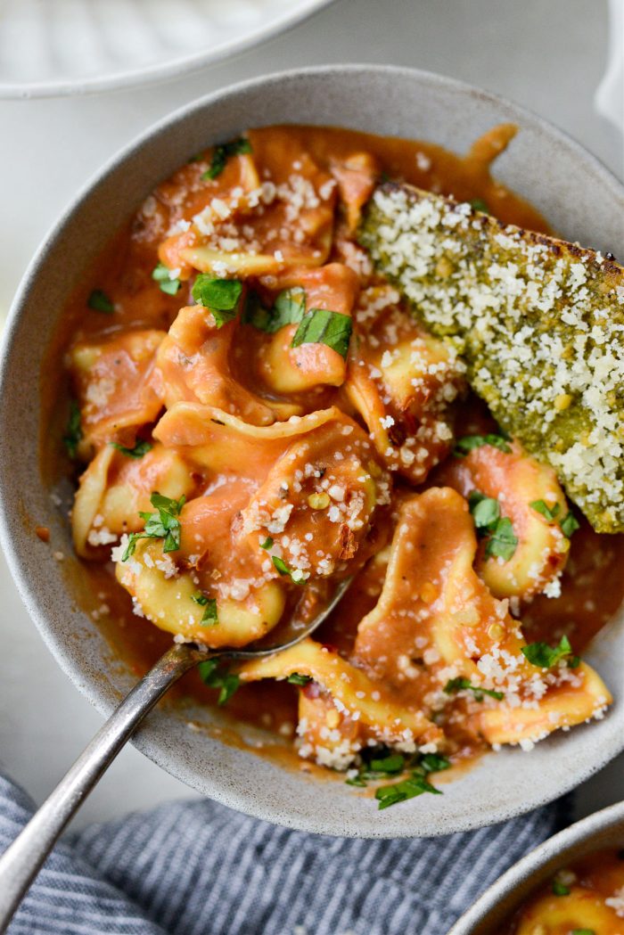 Tortellini pasta alla vodka soup