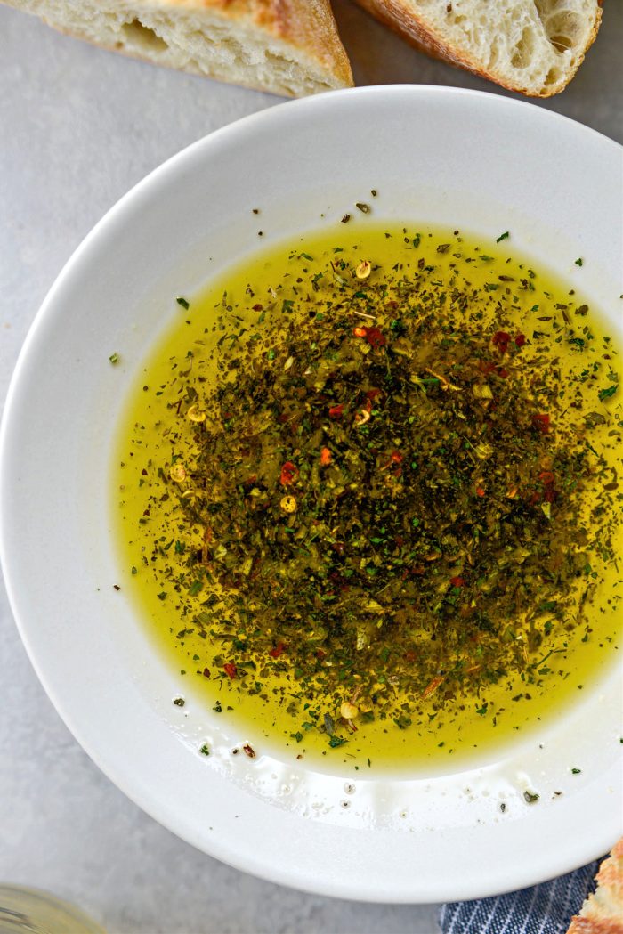 Dip de pan con aceite de oliva y ajo y hierbas