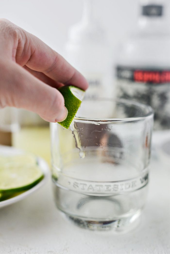 edge rim of glass with lime juice