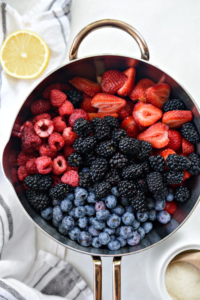 berries in large saucepan