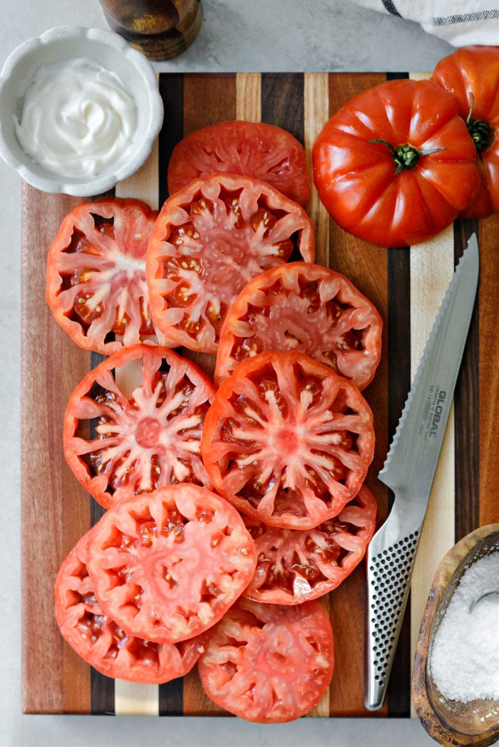 sliced tomatoes