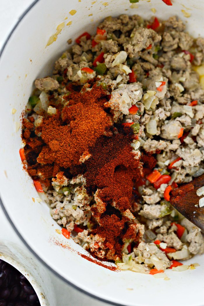 add spices to cooked chili