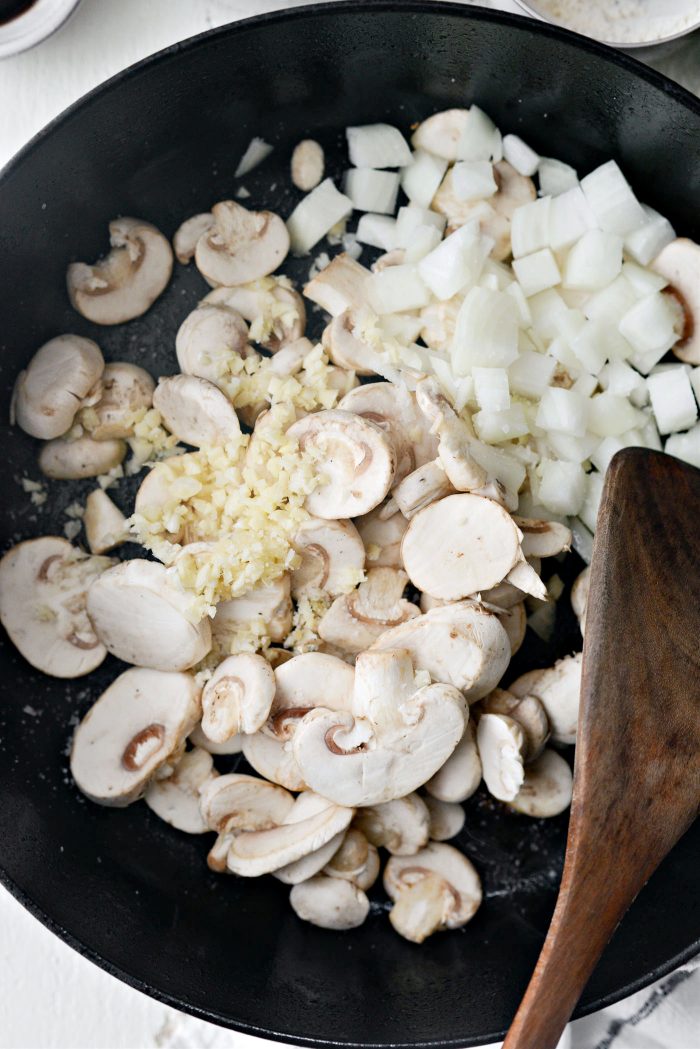add mushrooms, onion and garlic to pan