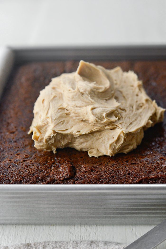 add frosting to cooled cake