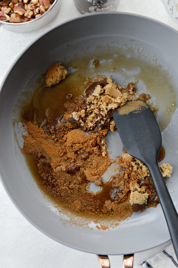 combine brown sugar, spices and vanilla in skillet