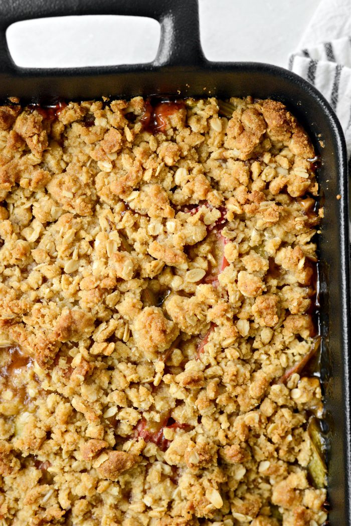 baked rhubarb crumble
