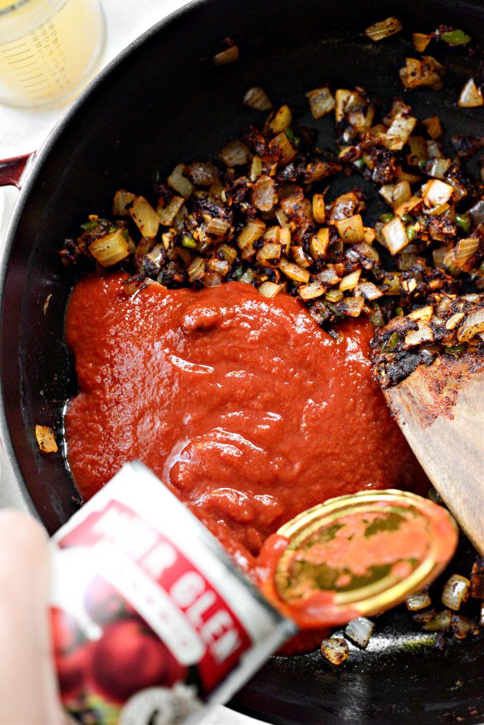 pour in tomato sauce