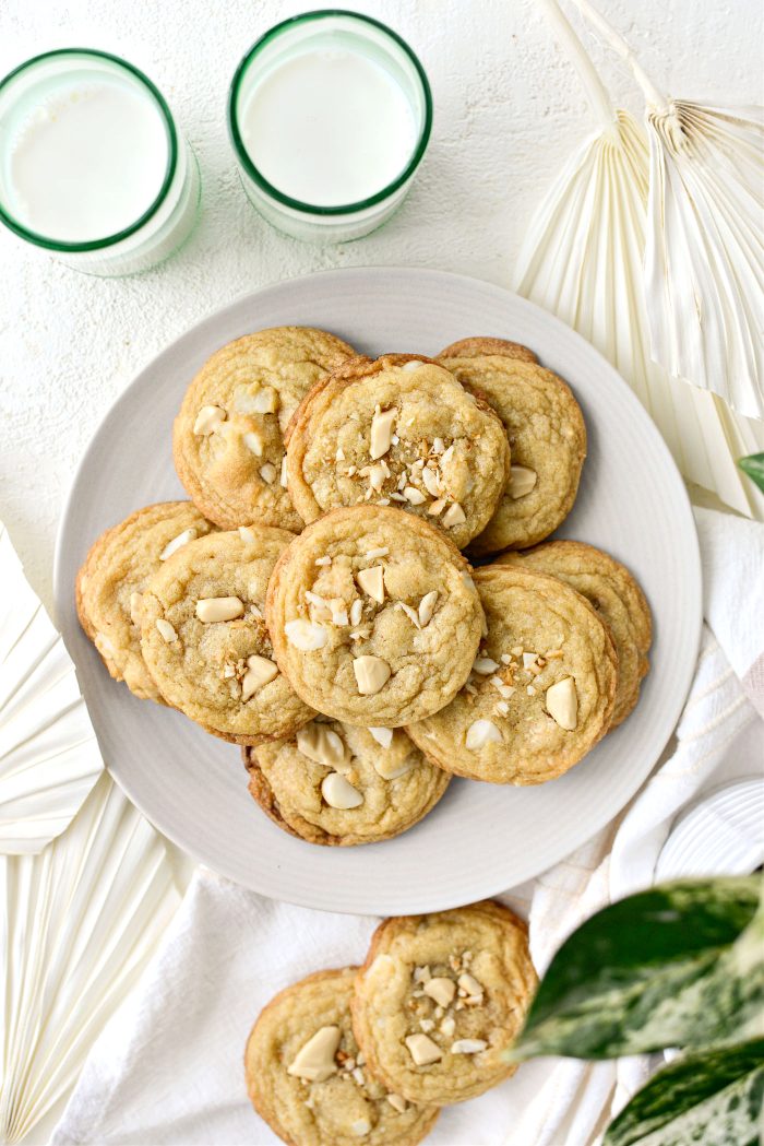 White Chocolate Chunk Macadamia Nut Cookies