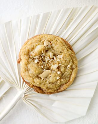 White Chocolate Chunk Macadamia Nut Cookies