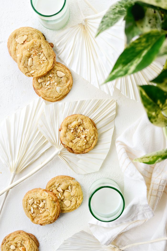 White Chocolate Chunk Macadamia Nut Cookies