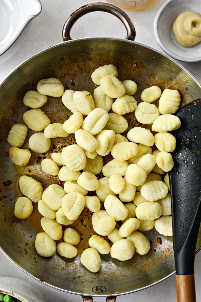 add gnocchi to the sausage fat