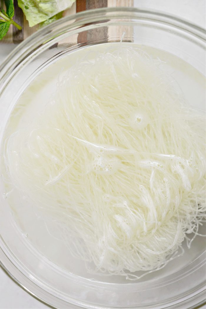 soak thin rice noodles