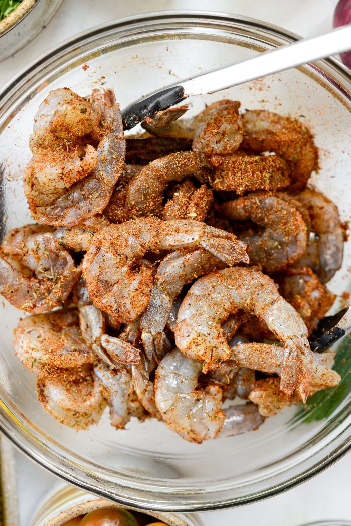 The shrimp was thrown with blackened condiments