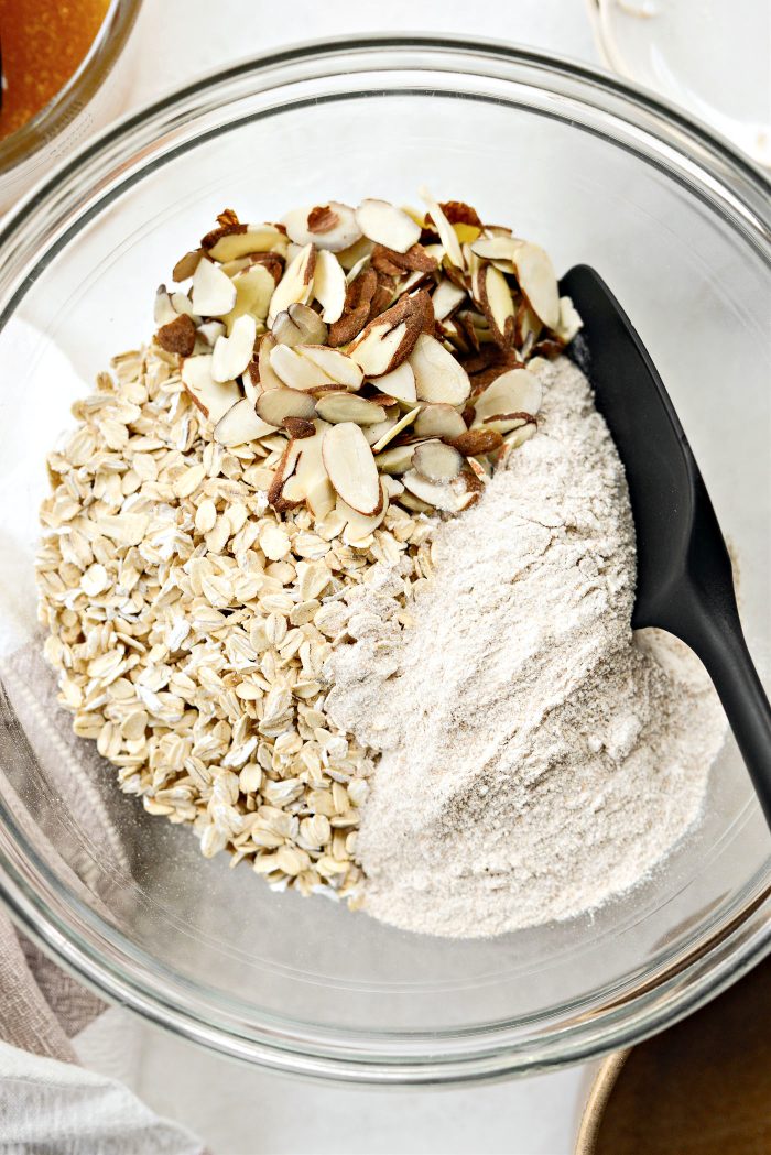 oats, almonds and whole wheat flour in a bowl